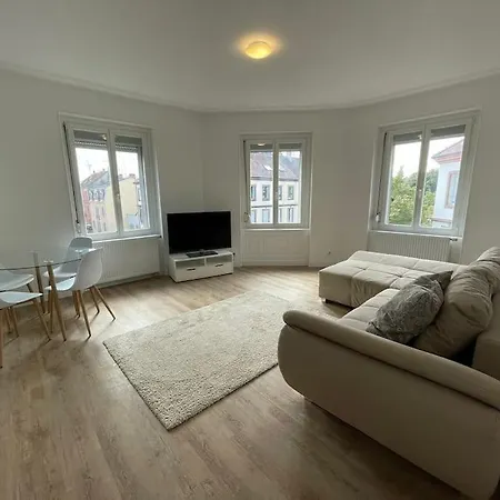 Mulhouse, Urban Family Nest Apartmán *